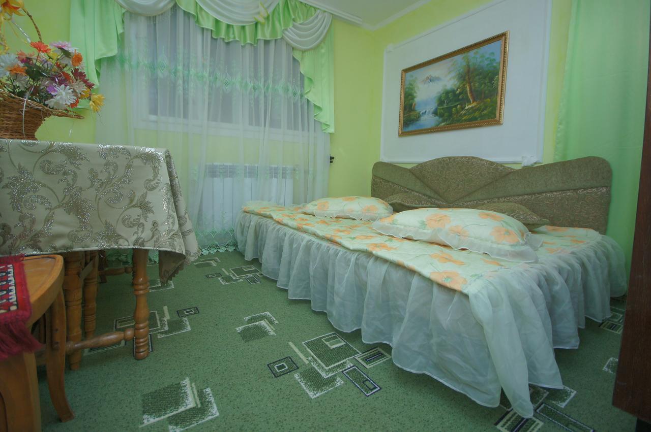 Аня Рома Hotel Lazeshchyna Ngoại thất bức ảnh